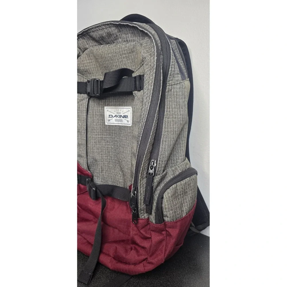 DAKINE PRO MISSION 25L BACKPACK Gray Red Buckles Strap Outdoor Snow Travel Sport